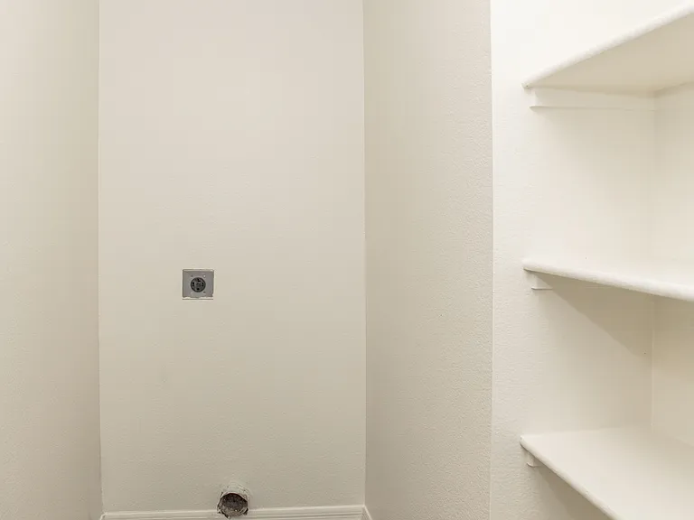 Indigo Pointe Apartments — Photo 19