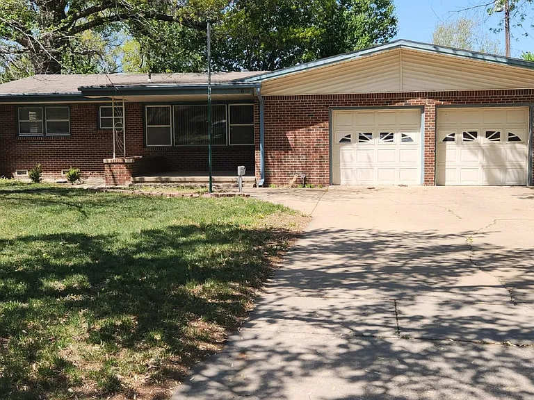 7814 W Quail Ln — Photo 2