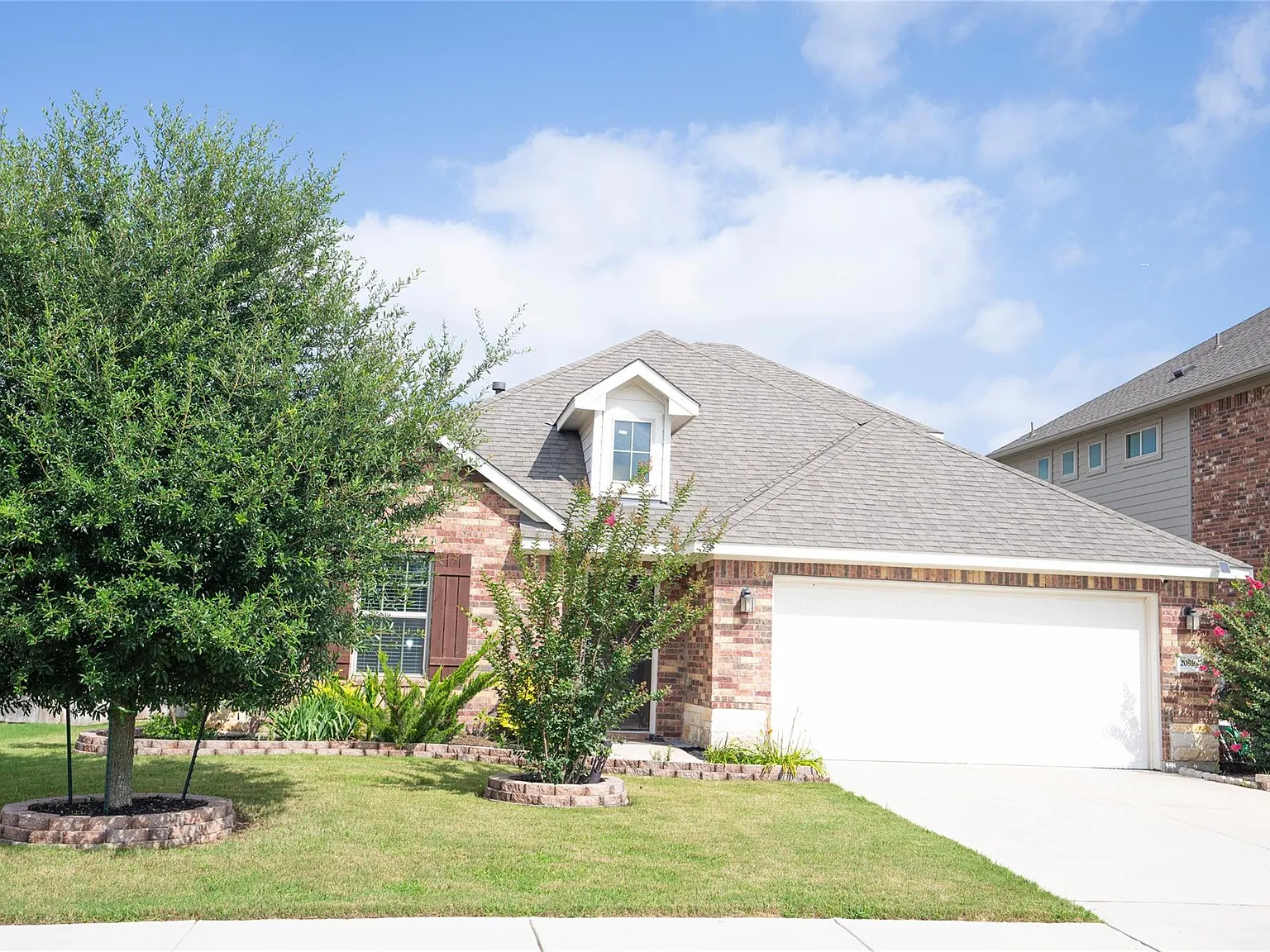 3 bed, 3.0 bath, 2543 sqft, $2,900 — Photo 4