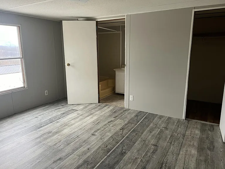 185 Middle Ave — Photo 5