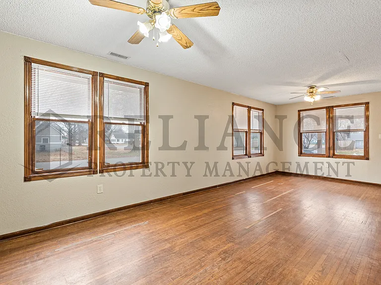 302 N King St — Photo 9