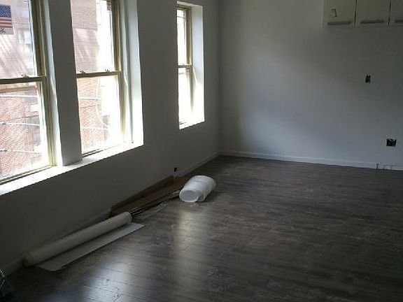 3rd image of 925 W Carmen Ave APT 3D