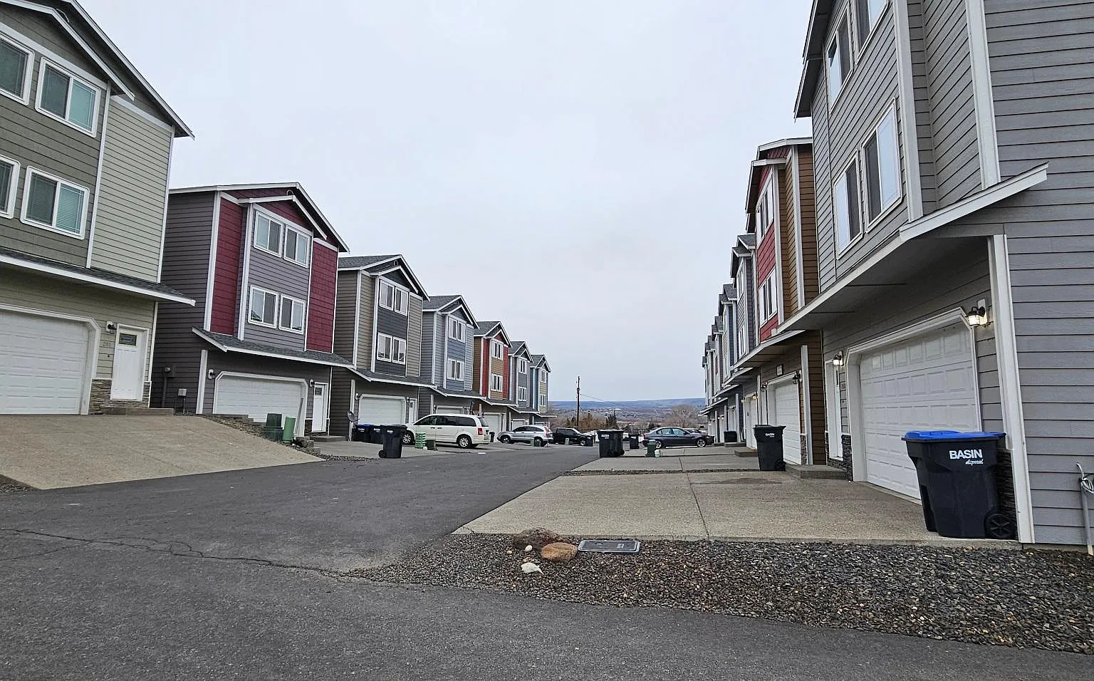3 bed, 2.5 bath, 1700 sqft, $1,900 — Photo 1