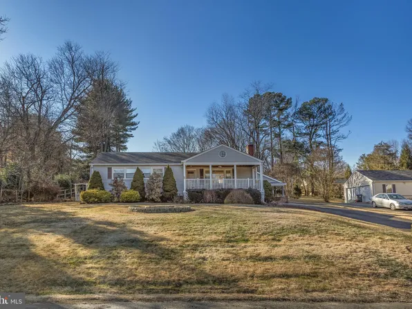 762 Ellsworth Ave, Great Falls, VA 22066