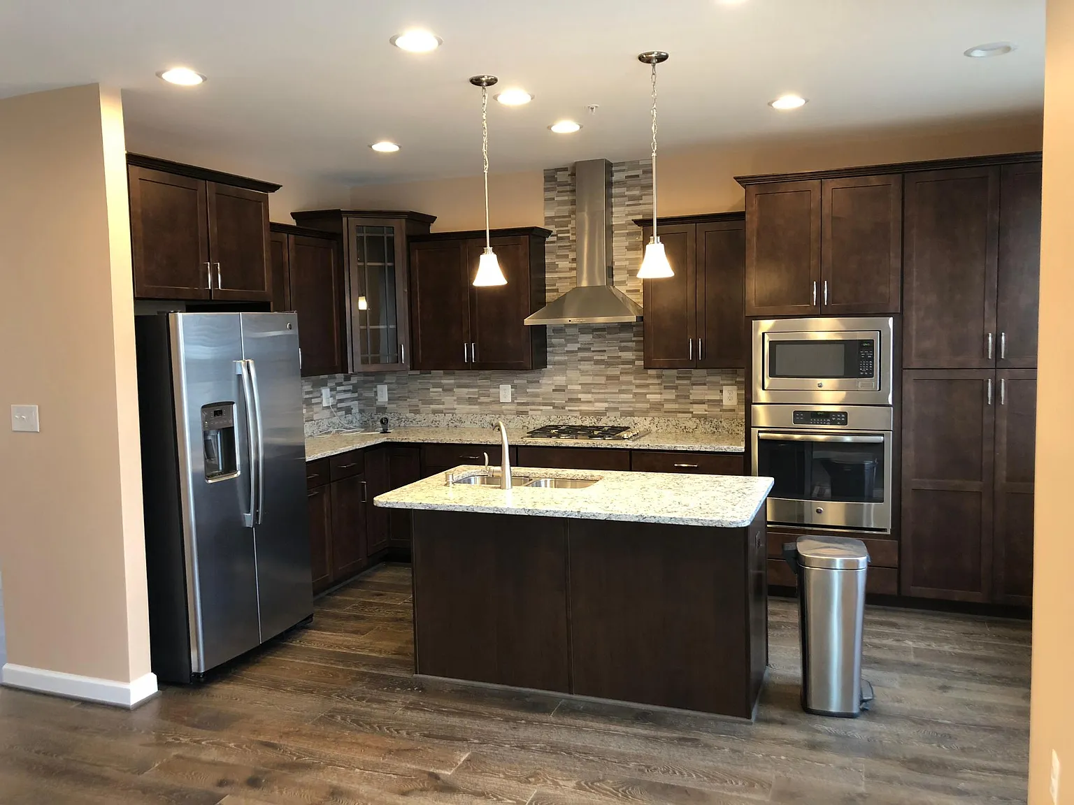 2101 Garden Grove Ln — Photo 1