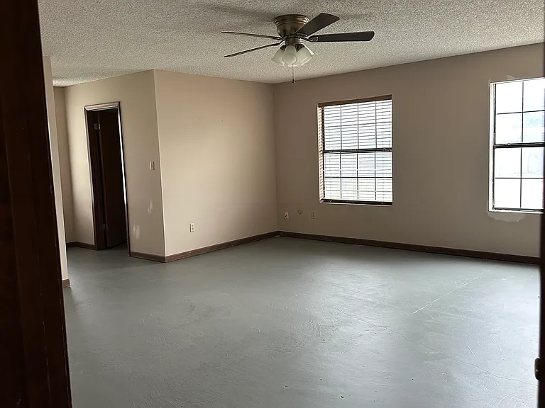 707 Tilden St — Photo 15