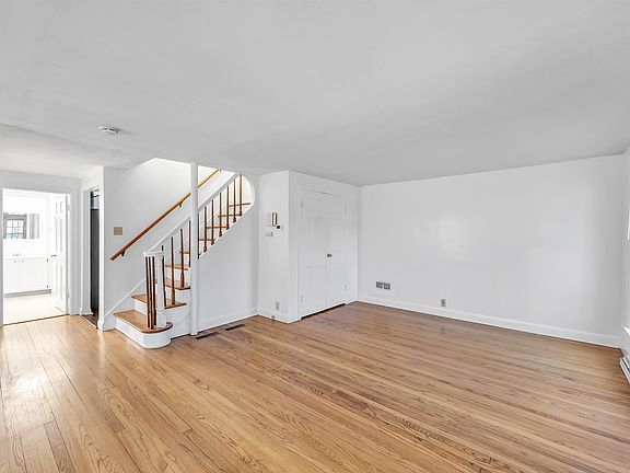 3rd image of 1827 W Wisconsin Ave