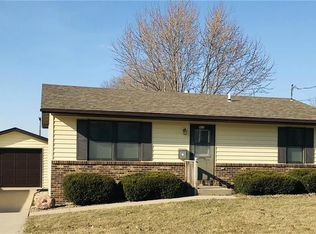 413 E Douglas St, Knoxville, IA 50138