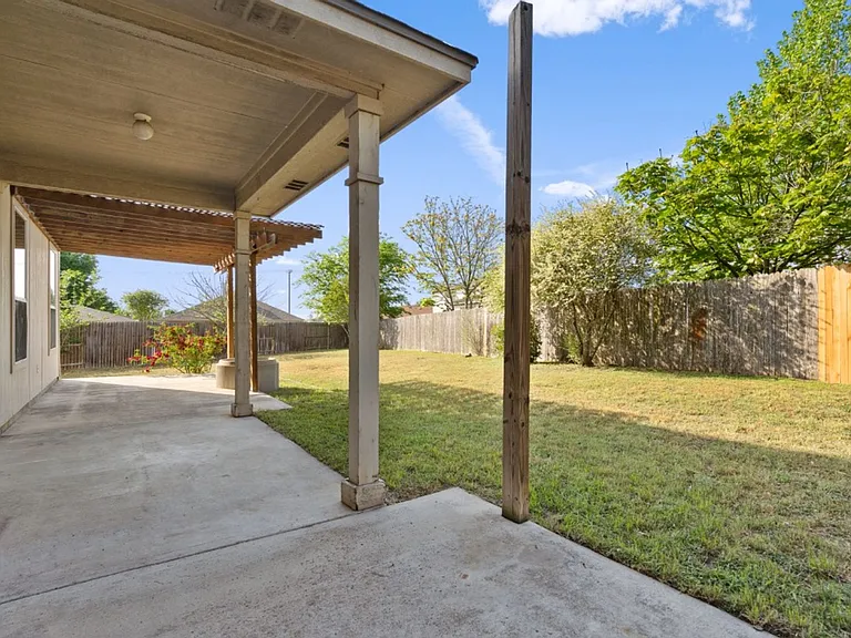 120 Brazos Ln — Photo 26