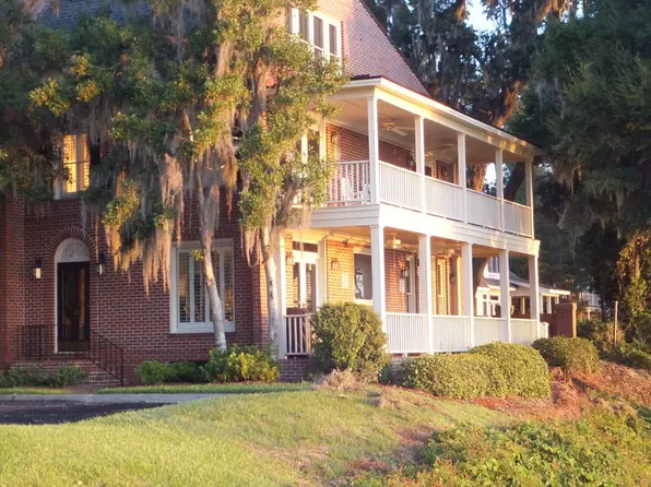 895 Ribaut Rd, Beaufort, SC 29902