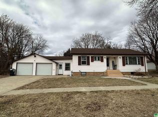 616 9th Ave, Sheldon, IA 51201