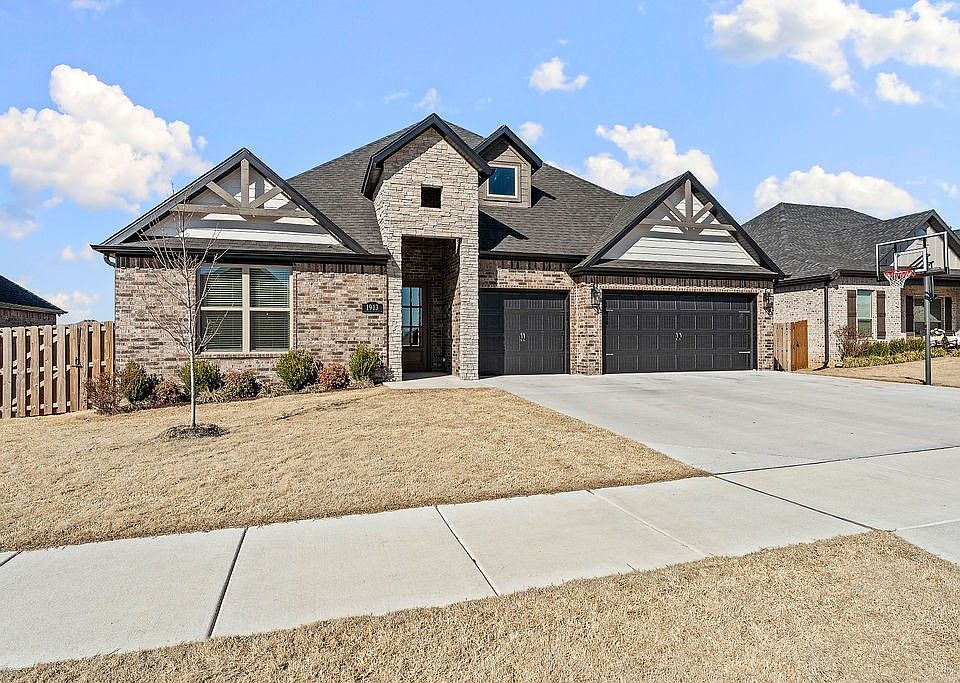 1st image of 1913 Abbott Ln