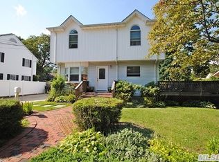 321 Paumanake Ave, West Islip, NY 11795