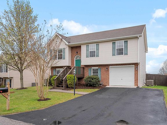 3rd image of 815 New Village Dr NW