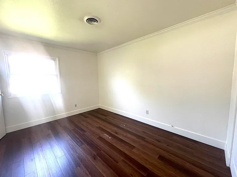 3300 W Hawthorne Ct — Photo 10