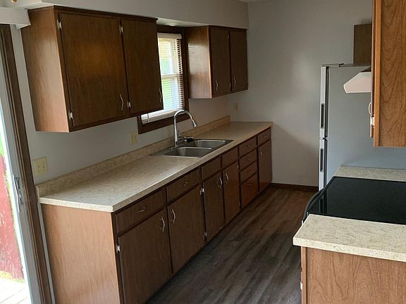 3rd image of 7909 Edgewood Blvd