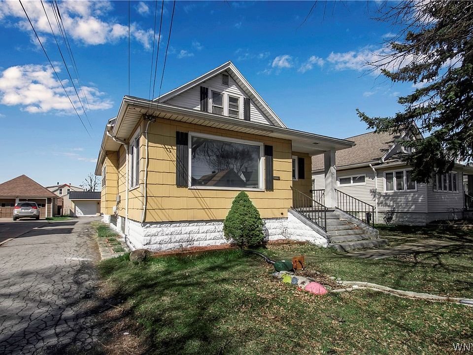 1st image of 52 Carlyle Ave