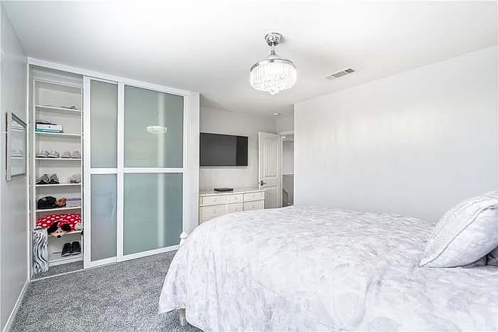 5 bed, 3186 sqft, $1,150 — Photo 3