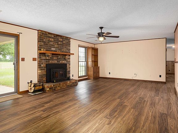 4th image of 75 Murphy Dr