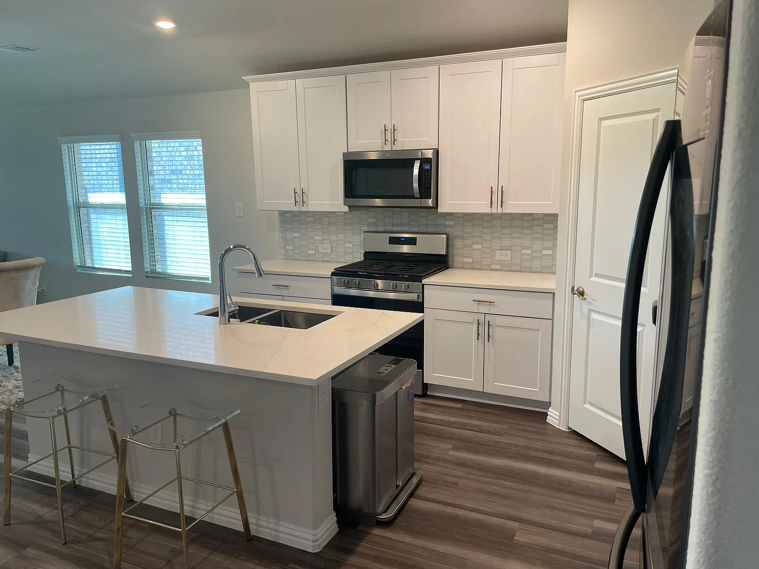 3 bed, 2000 sqft, $2,400 — Photo 2