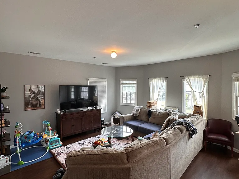 27 Sussex Ave #2 — Photo 3