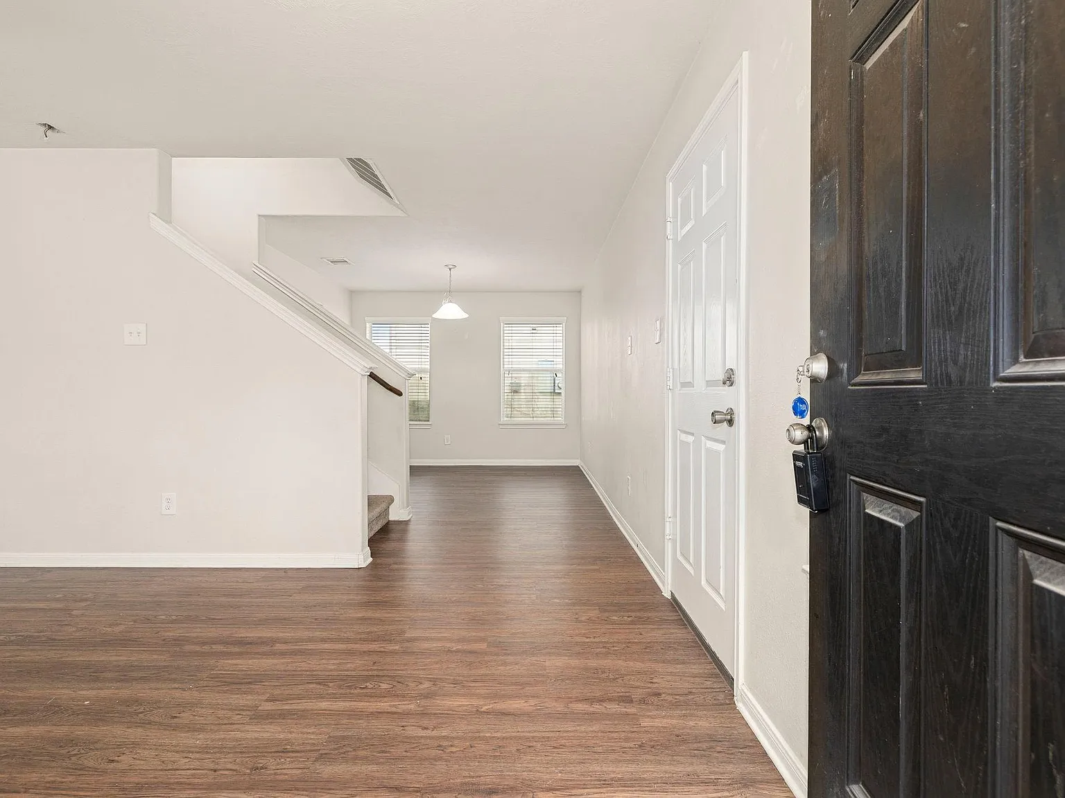 3 bed, 2.5 bath, 1770 sqft, $1,865 — Photo 3
