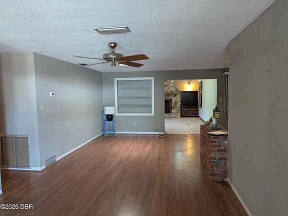 5th image of 308 Trudgeon Dr