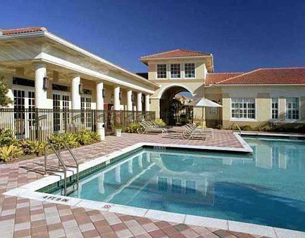 1st image of 2487 Centergate Dr