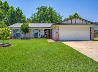 1108 Augusta Rd, Benbrook, TX 76126