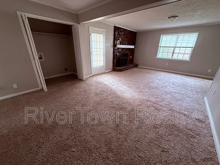 3113 Wickham Dr — Photo 4