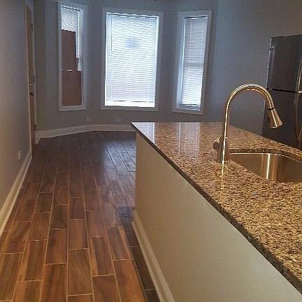 4th image of 3136 W Franklin Blvd