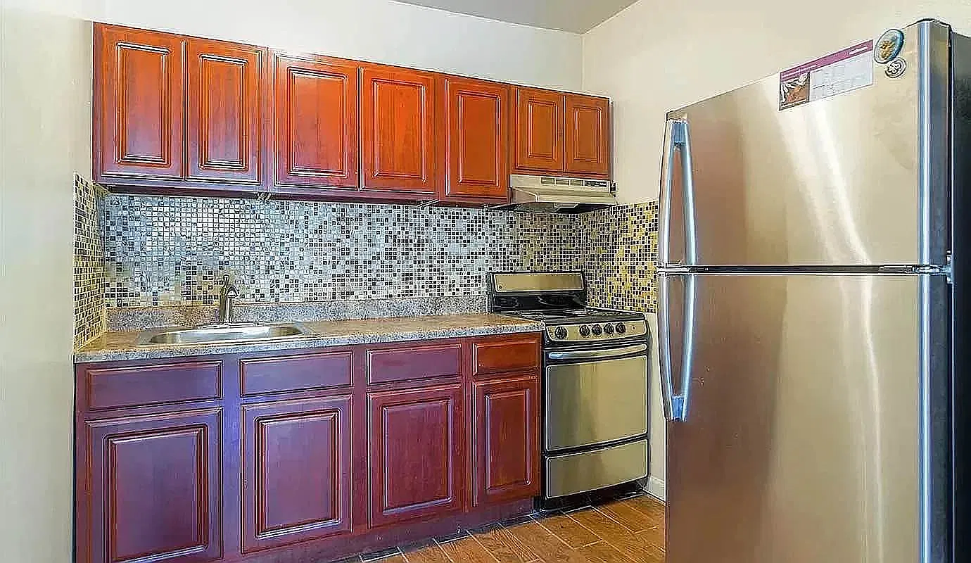 195 Stanhope Street — Photo 3