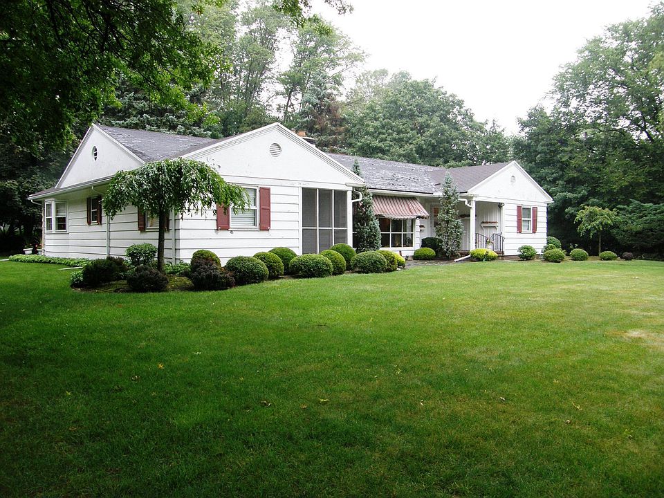 1st image of 1 Fox Hill Ln