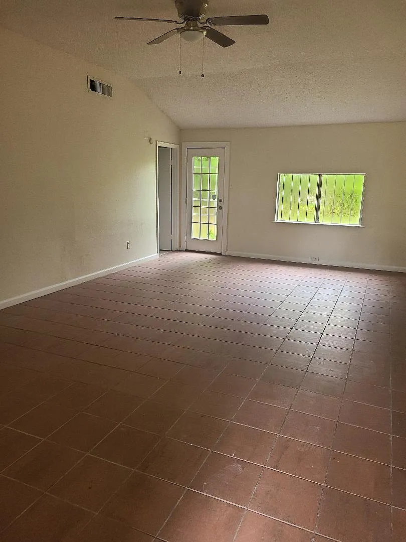 4 bed, 2.0 bath, $1,650 — Photo 2