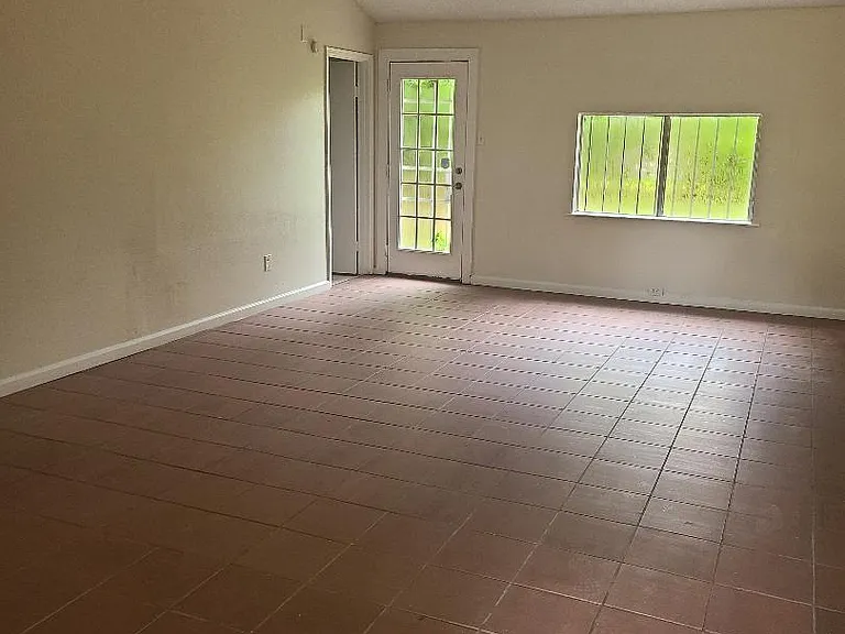 12823 Glenhollow Dr — Photo 2