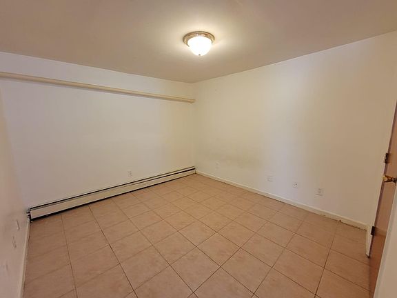4th image of 454 Wayne St APT 1