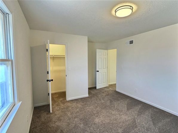 309A E Main St, Smithville, MO 64089