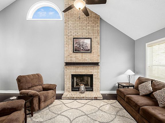 3rd image of 8951 Holquest Dr