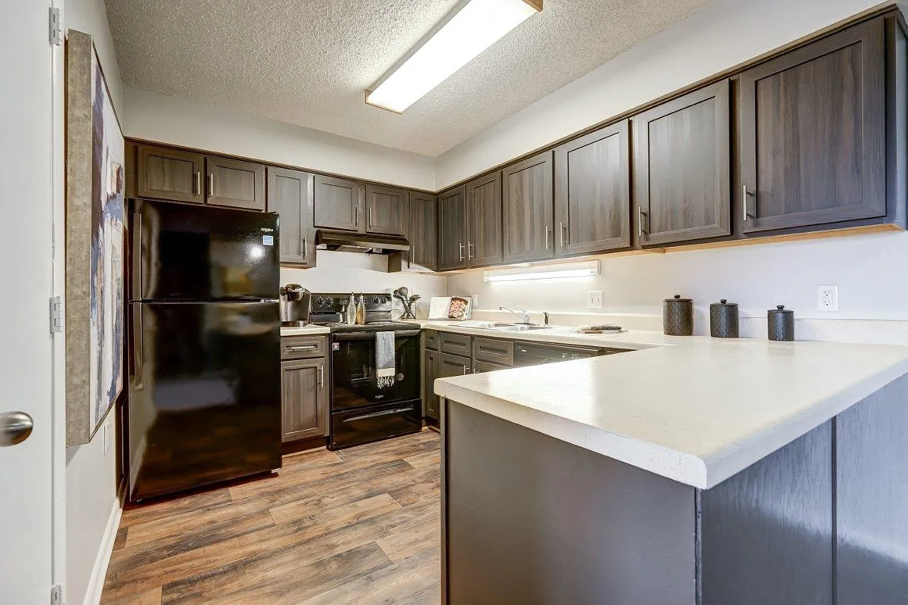 River Park Tower Apartment Homes — Photo 1