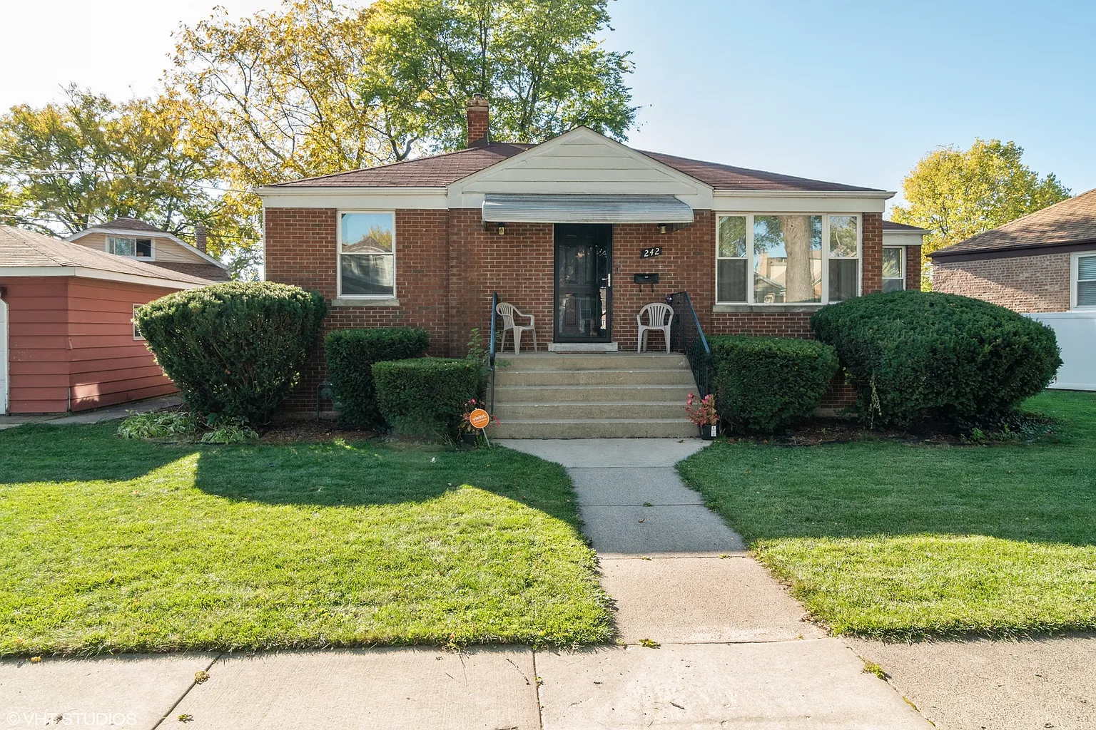 242 Marshall Ave photo 1