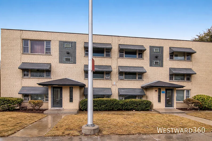1 Bedroom Apartment Riverdale, IL — Photo 2