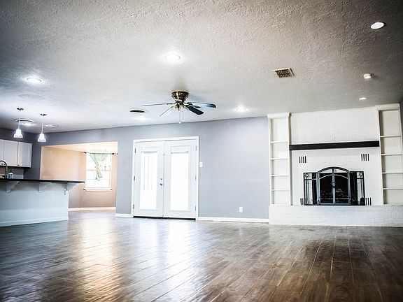 3rd image of 317 Manor Dr