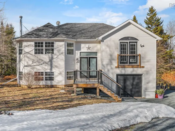 65 Beamish Rd, East Hants, NS B0N 1Z0