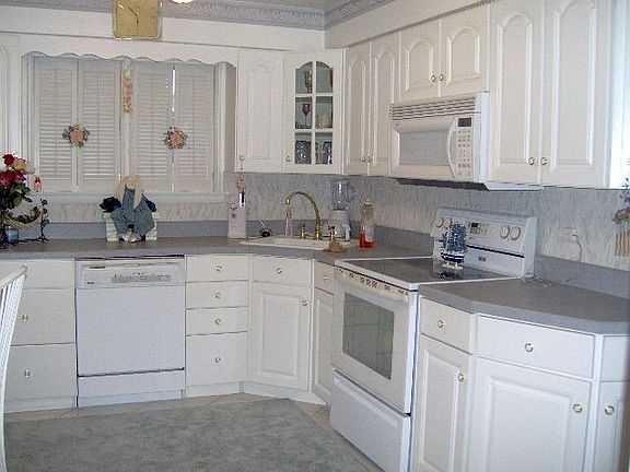 5th image of 128 Lexington Ct