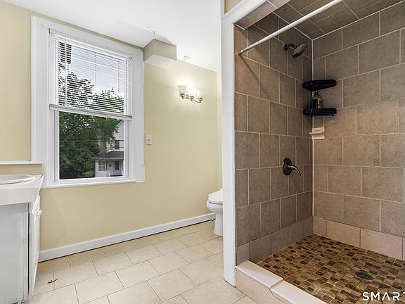 5th image of 175 Division St #1