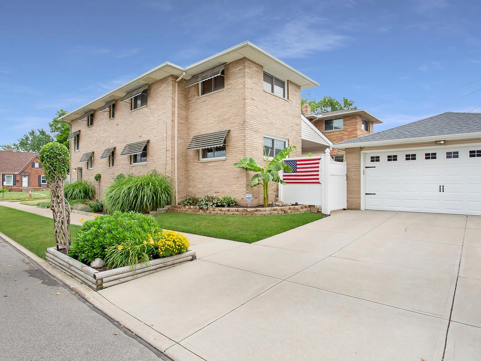 2 bed, 1261 sqft, $1,700 — Photo 2