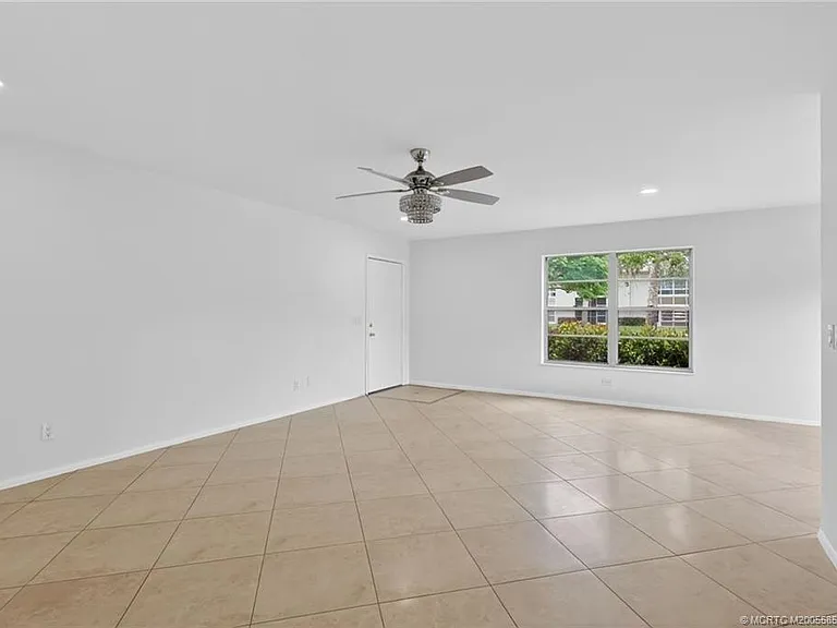 2 Lake Vista Trl #107 — Photo 8