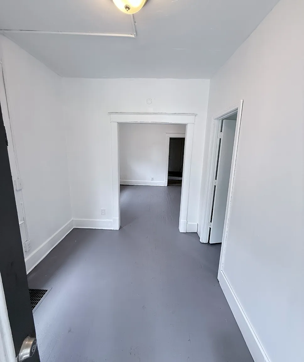 3 bed, 801 sqft, $1,200 — Photo 4