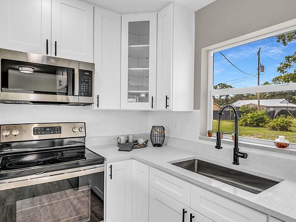 4th image of 7409 Coquina Avenue