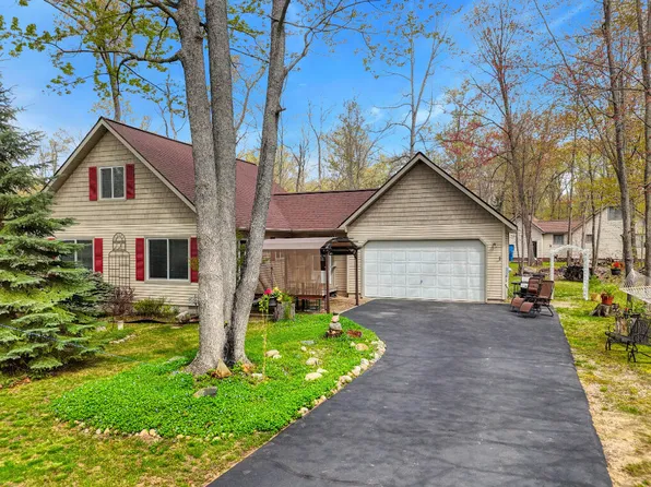 220 Robin Hood St, Roscommon, MI 48653